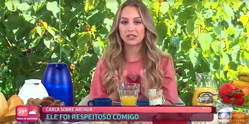 Carla Diaz continua cega em relação com Arthur (Reprodução) Carla Diaz continua cega em relação com Arthur (Reprodução)