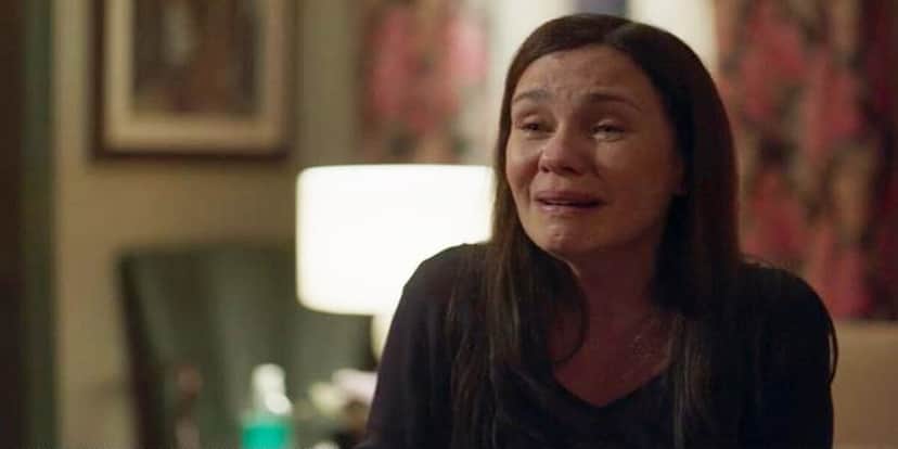 Thelma chora em cena de Amor de Mãe Thelma chora em cena de Amor de Mãe