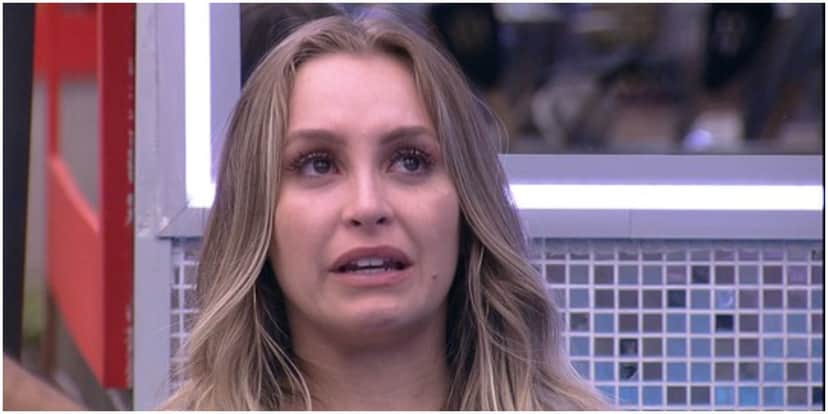 Carla Diaz fez desabafo sobre seu relacionamento com Arthur Carla Diaz fez desabafo sobre seu relacionamento com Arthur