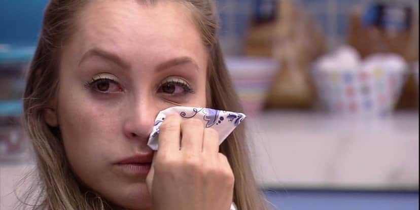 Carla Diaz cai no choro após conselho das amigas no BBB21 (Foto: Reprodução) Carla Diaz cai no choro após conselho das amigas no BBB21 (Foto: Reprodução)
