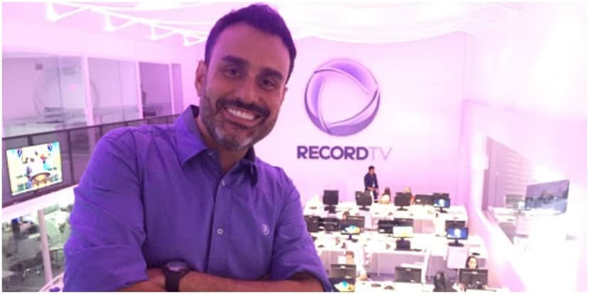 Fábio Ramalho, apresentador da Record, namora um rapaz 27 anos mais jovem (Foto: Reprodução) Fábio Ramalho, apresentador da Record, namora um rapaz 27 anos mais jovem (Foto: Reprodução)