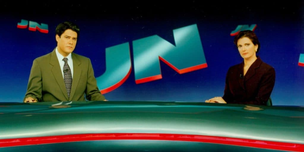 William Bonner e Lillian Fibe no "Jornal Nacional" (Foto: Divulgação/TV Globo) William Bonner e Lillian Fibe no "Jornal Nacional" (Foto: Divulgação/TV Globo)