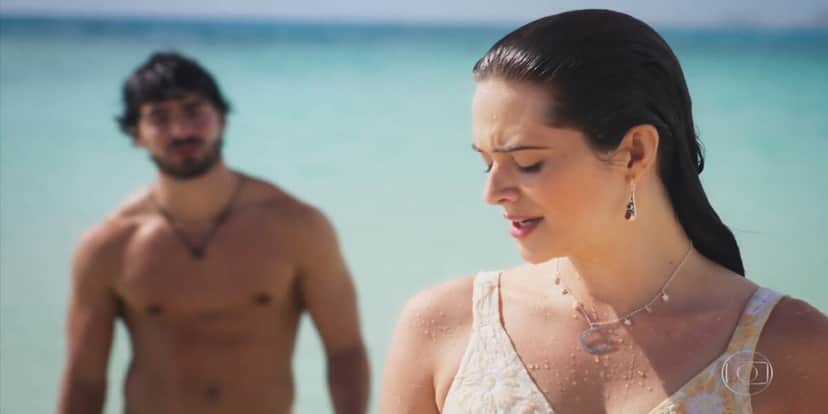 Luna (Juliana Paiva) e Juan (José Condessa) em cena de Salve-se Quem Puder Luna (Juliana Paiva) e Juan (José Condessa) em cena de Salve-se Quem Puder