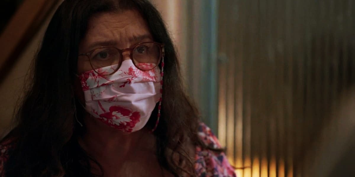Lurdes (Regina Casé) de Amor de Mãe fica em cativeiro desesperador Lurdes (Regina Casé) de Amor de Mãe fica em cativeiro desesperador