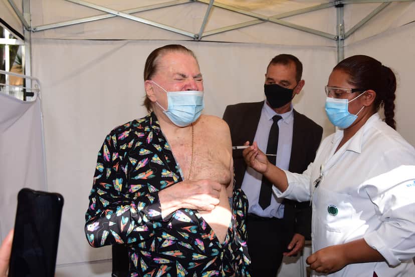 Silvio Santos tomou segunda dose da vacina contra o coronavírus (Foto: Leo Franco/AgNews) Silvio Santos tomou segunda dose da vacina contra o coronavírus (Foto: Leo Franco/AgNews)