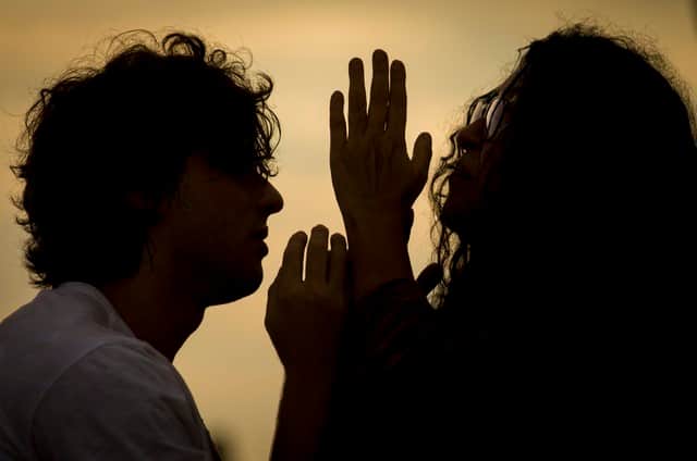 Chay Suede e Adriana Esteves em cena de Amor de mãe (Foto: Rede Globo / João Cotta) Chay Suede e Adriana Esteves em cena de Amor de mãe (Foto: Rede Globo / João Cotta)