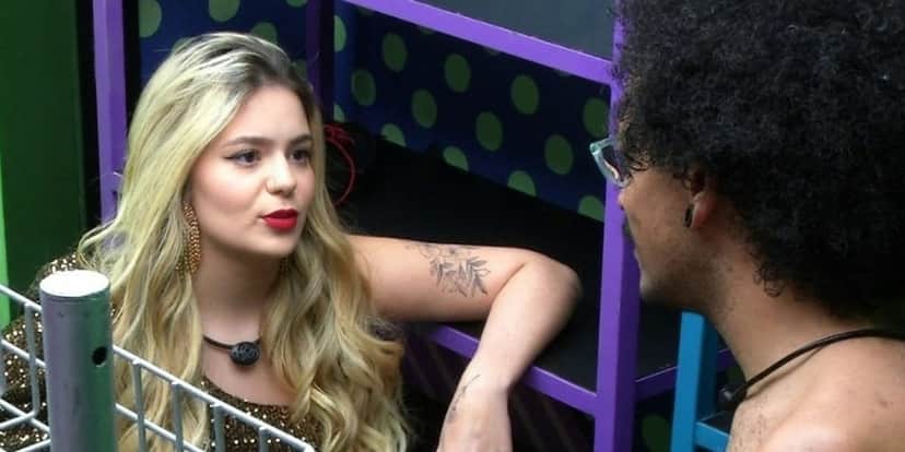 João e Viih Tube reprovam flertes de Juliette na festa do BBB21 (Foto: Reprodução) João e Viih Tube reprovam flertes de Juliette na festa do BBB21 (Foto: Reprodução)