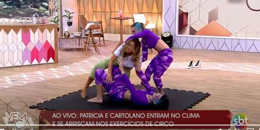 Patrícia Abravanel tenta fazer exercícios ao vivo (Reprodução) Patrícia Abravanel tenta fazer exercícios ao vivo (Reprodução)