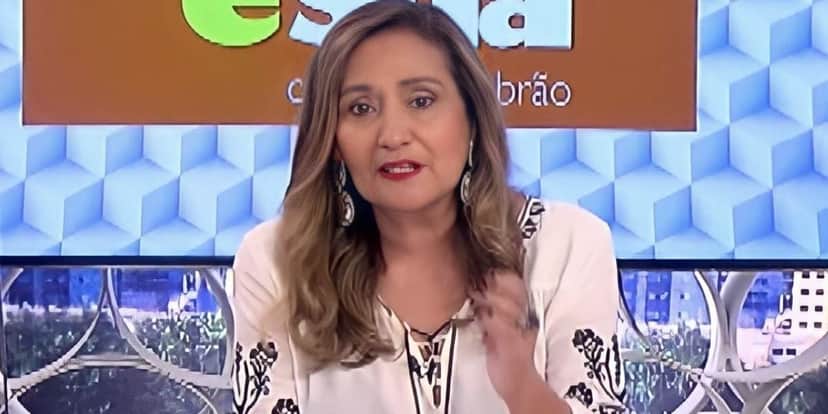 Sonia Abrão tem quebra-pau com colunista na RedeTV!, levanta da bancada e exige demissão ao vivo: "Manda embora" Sonia Abrão tem quebra-pau com colunista na RedeTV!, levanta da bancada e exige demissão ao vivo: "Manda embora"