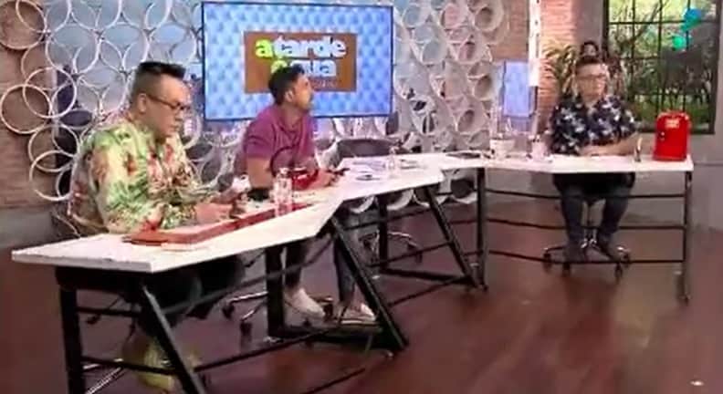 Funcionária foi pega atrás de Vladimir Alves no programa "A Tarde é Sua" (Foto: Reprodução/RedeTV!) Funcionária foi pega atrás de Vladimir Alves no programa "A Tarde é Sua" (Foto: Reprodução/RedeTV!)
