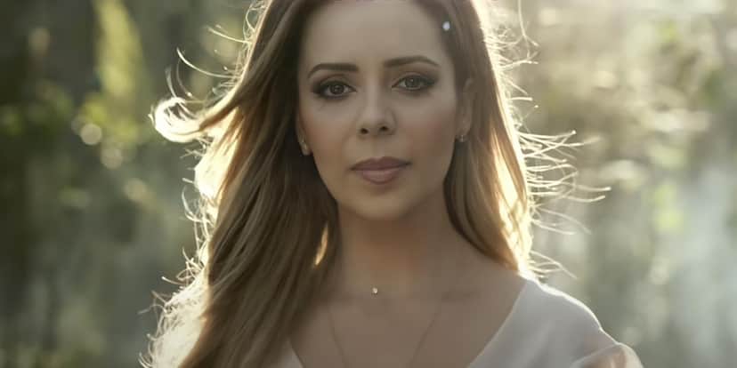 Sandy (Reprodução: Clipe) Sandy (Reprodução: Clipe)