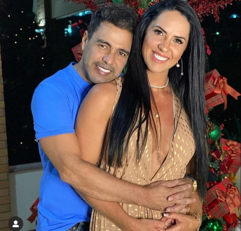 O casal celebra "É o amor" O casal celebra "É o amor"
