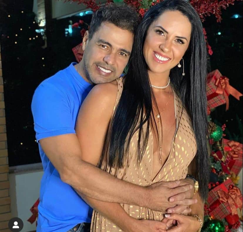 O casal celebra "É o amor" O casal celebra "É o amor"