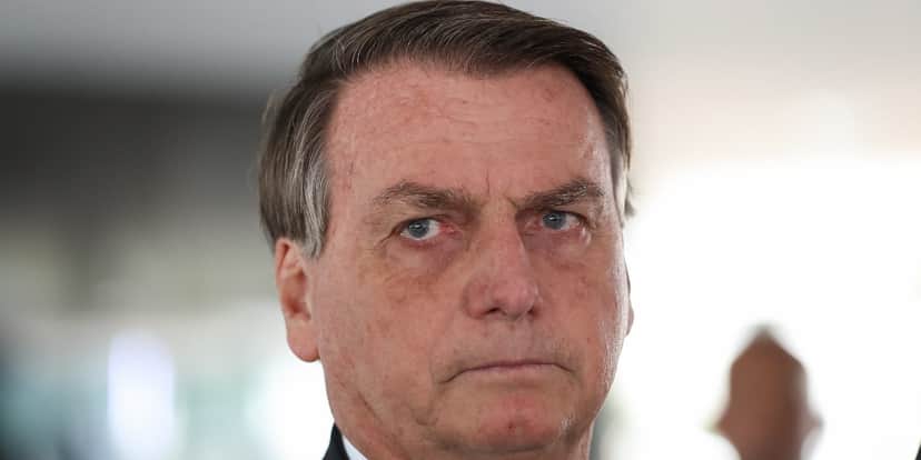 Filho de Bolsonaro cospe na cara da mãe (Foto: Reprodução) Filho de Bolsonaro cospe na cara da mãe (Foto: Reprodução)