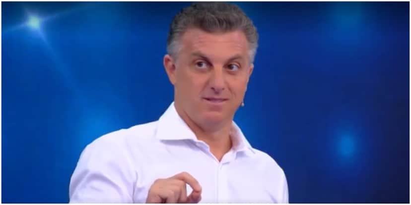 Luciano Huck usou o espaço do Caldeirão, na Globo, para protestar (Foto: Reprodução) Luciano Huck usou o espaço do Caldeirão, na Globo, para protestar (Foto: Reprodução)