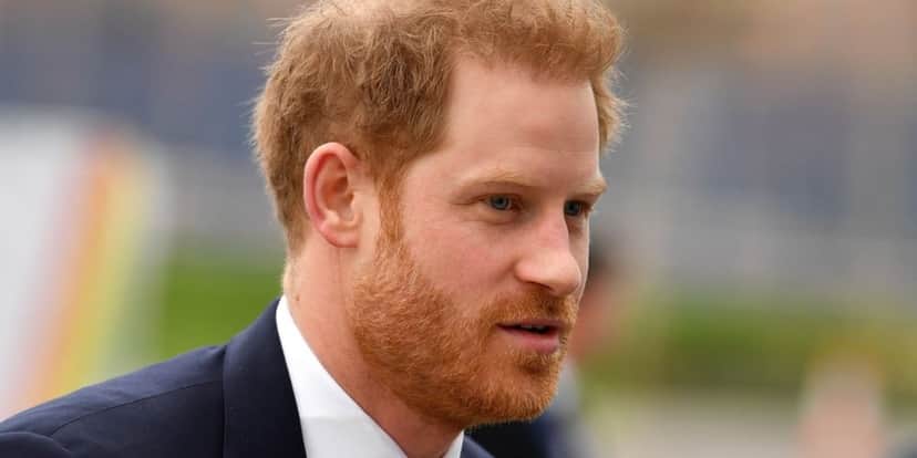 Príncipe Harry pula a cerca e pede outra em casamento (Foto: Reprodução) Príncipe Harry pula a cerca e pede outra em casamento (Foto: Reprodução)