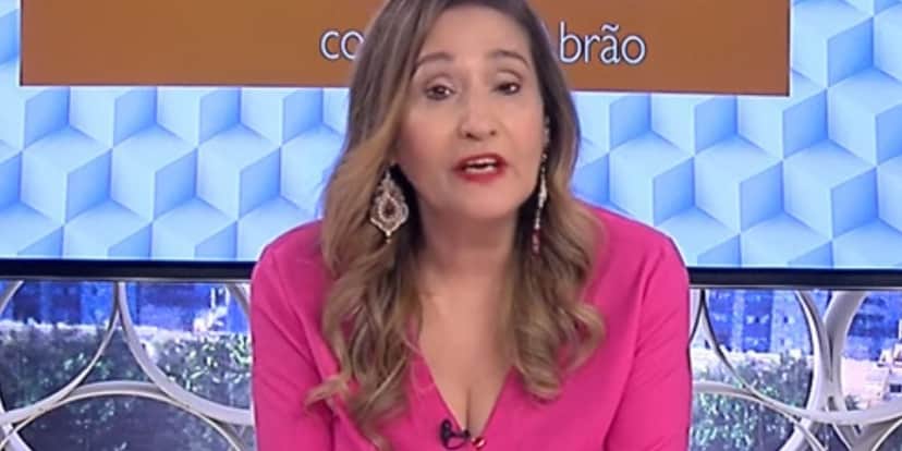 Sonia Abrão na bancada do A Tarde é Sua, que completa 15 anos (Reprodução: RedeTV) Sonia Abrão na bancada do A Tarde é Sua, que completa 15 anos (Reprodução: RedeTV)