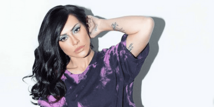 Cleo ousou mais uma vez e surgiu com calça aberta, deixando calcinha à mostra (Foto: Reprodução) Cleo ousou mais uma vez e surgiu com calça aberta, deixando calcinha à mostra (Foto: Reprodução)