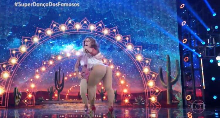 Bumbum de Paolla Oliveira arrancou elogios dos telespectadores do Domingão do Faustão (Foto: Reprodução) Bumbum de Paolla Oliveira arrancou elogios dos telespectadores do Domingão do Faustão (Foto: Reprodução)