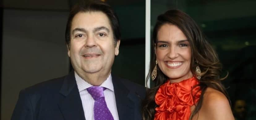 Irmã absurda, esposa novinha chocante e coleção de 1 milhão na estante: Faustão tem intimidade arrancada Irmã absurda, esposa novinha chocante e coleção de 1 milhão na estante: Faustão tem intimidade arrancada