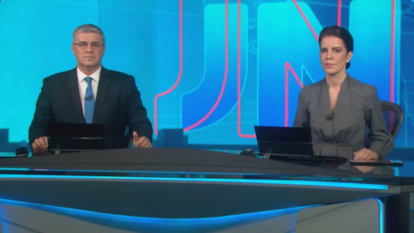 Flávio Fachel e Mariana Gross entram às pressas em programação da Globo com o Jornal Nacional (Foto: Reprodução/Globo) Flávio Fachel e Mariana Gross entram às pressas em programação da Globo com o Jornal Nacional (Foto: Reprodução/Globo)