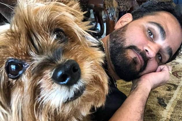 Luciano Camargo e seu cãozinho Skim (Foto: Reprodução/Instagram) Luciano Camargo e seu cãozinho Skim (Foto: Reprodução/Instagram)