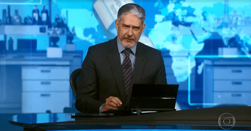 William Bonner na bancada do "Jornal Nacional" (Foto: Reprodução/TV Globo) William Bonner na bancada do "Jornal Nacional" (Foto: Reprodução/TV Globo)