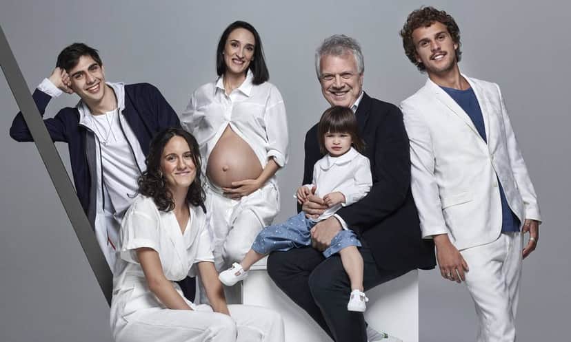Pedro Bial com 5 dos 7 filhos (Foto: Divulgação) Pedro Bial com 5 dos 7 filhos (Foto: Divulgação)