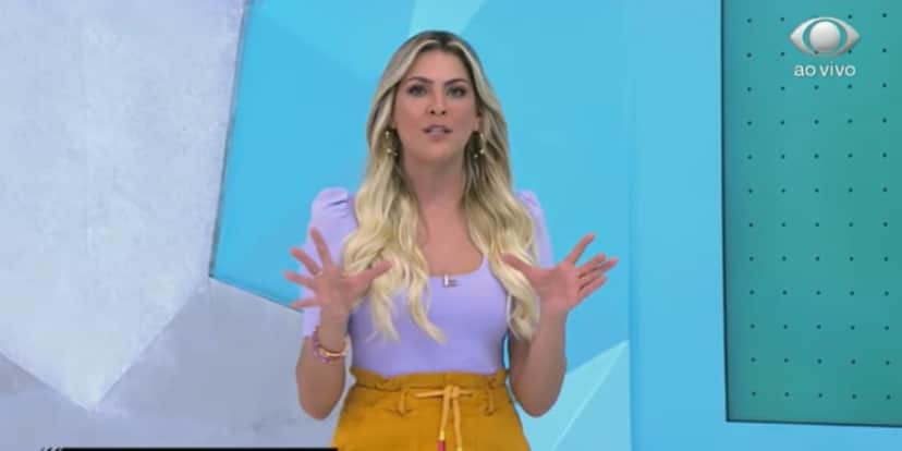 Renata Fan usou as redes sociais para expor look do dia na Band (Foto: Reprodução) Renata Fan usou as redes sociais para expor look do dia na Band (Foto: Reprodução)