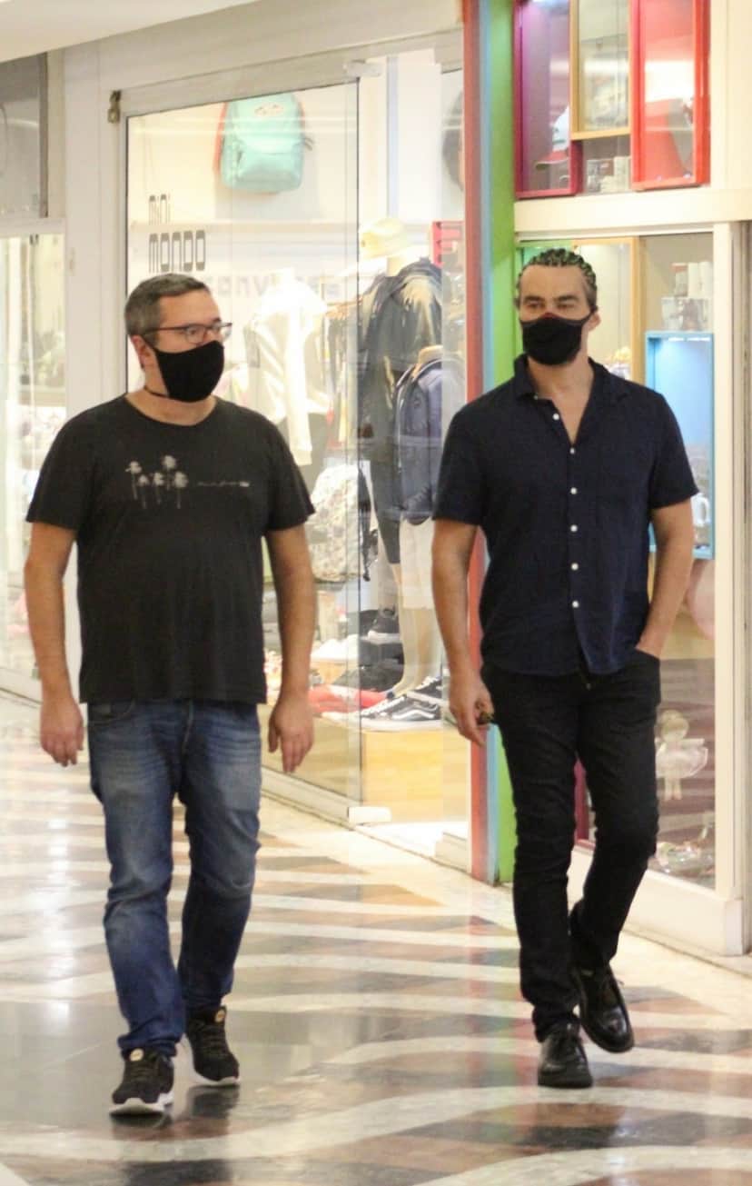 Artista tem encontro com galã e foto vaza (Foto: Adão/ Agnews) Artista tem encontro com galã e foto vaza (Foto: Adão/ Agnews)