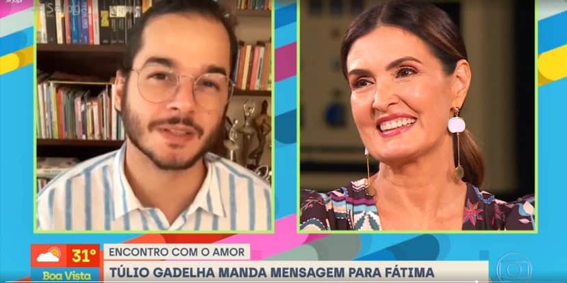 Apresentadora recebe homenagem de namorado (Reprodução) Apresentadora recebe homenagem de namorado (Reprodução)