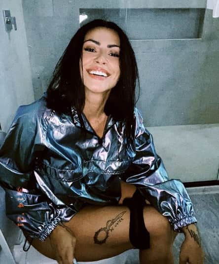 Cléo leva fãs à loucura com fotos sensuais – Reprodução Cléo leva fãs à loucura com fotos sensuais – Reprodução