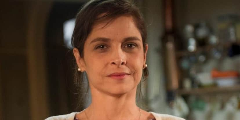 Cora consegue DNA falsificado em Império (Foto: Reprodução) Cora consegue DNA falsificado em Império (Foto: Reprodução)