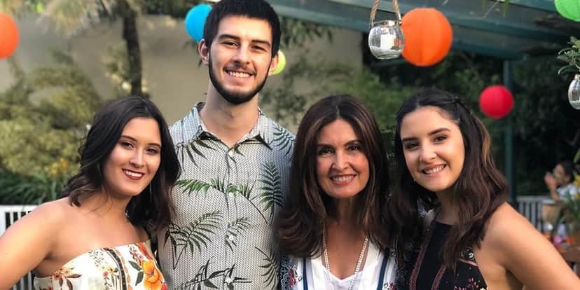 Fátima Bernardes para programa, expõe negociação sobrenatural com Deus e confirma: "A gente vai morrer" Fátima Bernardes para programa, expõe negociação sobrenatural com Deus e confirma: "A gente vai morrer"