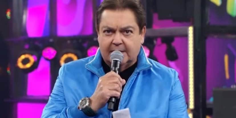 Após demissão do Domingão do Faustão, ex bailarina expõe relação íntima e confirma fim por "traição": "Descobri" Após demissão do Domingão do Faustão, ex bailarina expõe relação íntima e confirma fim por "traição": "Descobri"