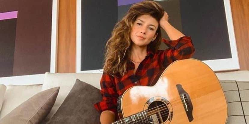 Paula Fernandes nega que tenha feito cirurgia plástica e fala de engravidar (Foto: Reprodução) Paula Fernandes nega que tenha feito cirurgia plástica e fala de engravidar (Foto: Reprodução)