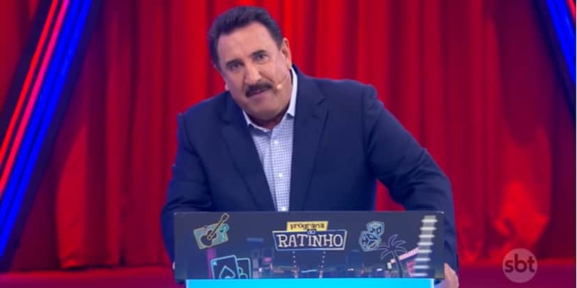 Ratinho foi preso durante brincadeira em seu programa no SBT (Foto: Reprodução) Ratinho foi preso durante brincadeira em seu programa no SBT (Foto: Reprodução)
