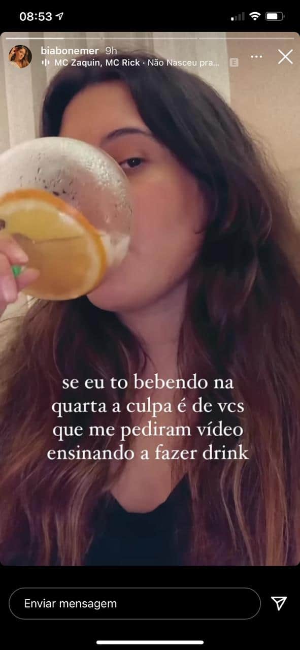 Bia Bonemer confessa bebedeira nas redes sociais (Reprodução) Bia Bonemer confessa bebedeira nas redes sociais (Reprodução)