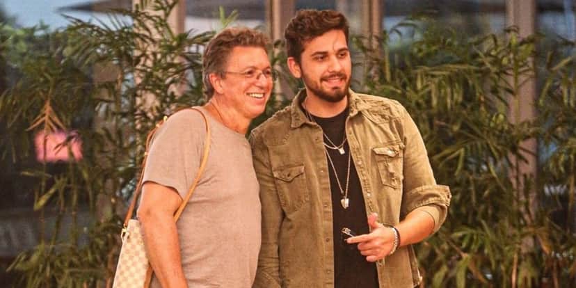 Gustavo Mioto e Boninho são fotografados juntos (Reprodução) Gustavo Mioto e Boninho são fotografados juntos (Reprodução)