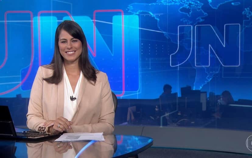Jéssica Senra durante o "Jornal Nacional" de Bahia (Reprodução) Jéssica Senra durante o "Jornal Nacional" de Bahia (Reprodução)