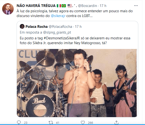 Sikêra Jr com calça coladinha imitando Ney Matogrosso (Imagem: Reprodução) Sikêra Jr com calça coladinha imitando Ney Matogrosso (Imagem: Reprodução)