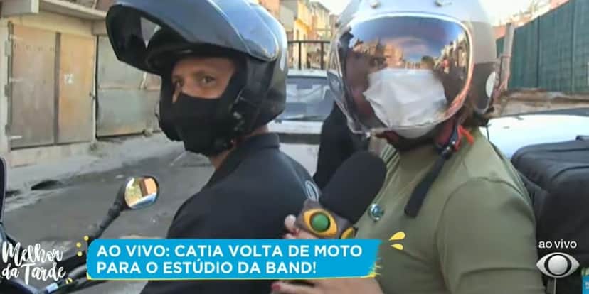 Catia Fonseca abandona estúdios do Melhor da Tarde, é encontrada em meio à matagal e foge de moto: "Corajosa" Catia Fonseca abandona estúdios do Melhor da Tarde, é encontrada em meio à matagal e foge de moto: "Corajosa"