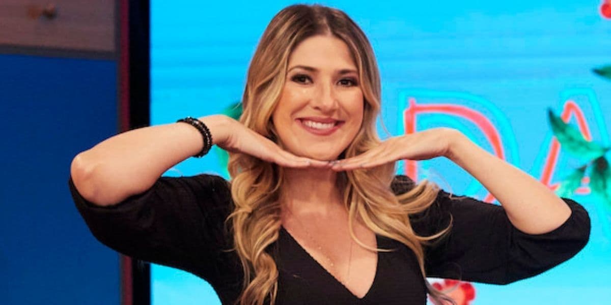 Dani Calabresa, traída publicamente por Marcelo Adnet, quebra silêncio sobre casamento: "Acabou com minha vida" Dani Calabresa, traída publicamente por Marcelo Adnet, quebra silêncio sobre casamento: "Acabou com minha vida"