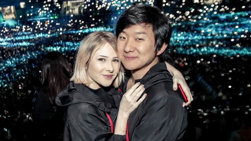Pyong Lee é casado com Sammy Lee (Foto: Reprodução) Pyong Lee é casado com Sammy Lee (Foto: Reprodução)