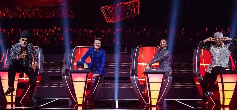 Carlinhos Brown, Michel Teló, Iza e Lulu Santos na 9ª temporada do "The Voice Brasil" (Foto: Divulgação/TV Globo) Carlinhos Brown, Michel Teló, Iza e Lulu Santos na 9ª temporada do "The Voice Brasil" (Foto: Divulgação/TV Globo)