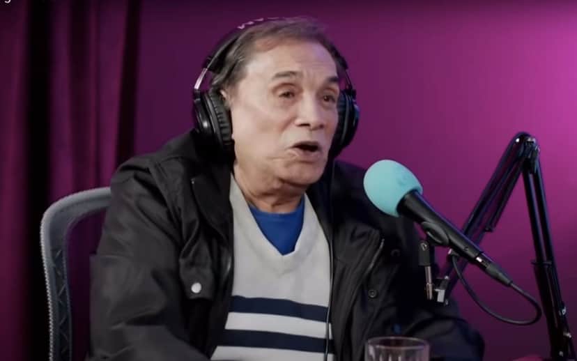 Dedé Santana falou sobre Renato Aragão no podcast "Papagaio Falante" (Foto: Reprodução/YouTube) Dedé Santana falou sobre Renato Aragão no podcast "Papagaio Falante" (Foto: Reprodução/YouTube)