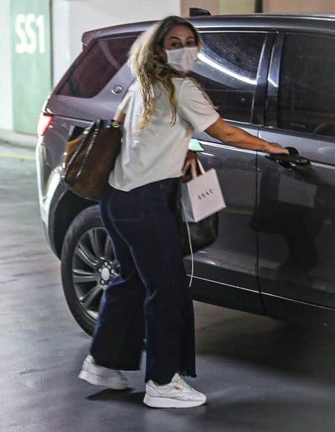 Paolla Oliveira foi flagrada saindo às pressas de shopping no Rio de Janeiro (Foto: AgNews) Paolla Oliveira foi flagrada saindo às pressas de shopping no Rio de Janeiro (Foto: AgNews)