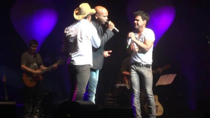 Rick, Renner e Zezé juntos no palco (Foto: Reprodução) Rick, Renner e Zezé juntos no palco (Foto: Reprodução)