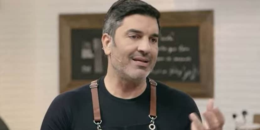 Edu Guedes toma atitude proibida no The Chef, recebe ligação de diretor ao vivo e teme o pior: "Me assusta" Edu Guedes toma atitude proibida no The Chef, recebe ligação de diretor ao vivo e teme o pior: "Me assusta"