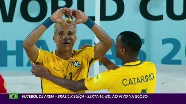 O futebol de areia cortará o jornal de Maju Coutinho nas próximas semanas (Foto: Reprodução/TV Globo) O futebol de areia cortará o jornal de Maju Coutinho nas próximas semanas (Foto: Reprodução/TV Globo)